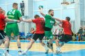Varžovai: „Granito-Kario“ (žalios spalvos apranga) ir „Varsos-Stronglaso“ rankininkų mažajame finale prireikė visų trejų rungtynių.