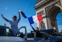 Paryžiaus policija „Laisvės vilkstinę“ stabdė ašarinėmis dujomis ir baudomis