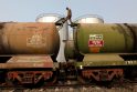 Sprendimas: kurį laiką pigios žaliavos iš Rusijos pirkusios Indijos kompanijos pranešė ieškančios naujų naftos tiekėjų.