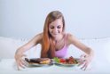 Bulimija: tai vienas dažniausių valgymo sutrikimų, kai žmogus epizodiškai persivalgo, o vėliau sau sukelia vėmimą.