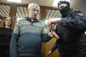 Represijos: antrankiai O. Orlovui buvo uždėti dar teismo salėje, iš kurios jis išvestas atlikti paskirtą bausmę.
