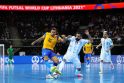2021-aisiais Lietuvoje surengto pasaulio salės futbolo čempionato pusfinalyje brazilai (geltonos spalvos marškinėliai) 1:2 pralaimėjo principiniams varžovams argentiniečiams