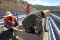 Kelias: Kinijos pinigai, Kinijos darbininkai, medžiagos ir interesai. Nuotraukoje – greitkelio Juodkalnijoje statybų akimirka.