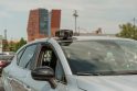 VšĮ „Klaipėdos keleivinis transportas“ darbuotojai testuoja mobiliąją parkavimo kontrolės įrangą Piliavietės aikštelėje.