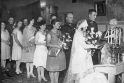 J.Tumas-Vaižgantas 1928 m. sutuokia jaunavedžius