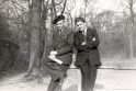 Bendražygiai: J.Lukša (dešinėje) ir jo kolega iš Žvalgybos mokyklos Jonas Kupstas-Ursus. Paryžius, Prancūzija, 1949 m. balandis.