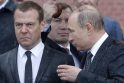Virsmas: ­kadaise­ vilčių­ dėl­ savo ­santykinio ­liberalumo ­teikęs­ D. Medvedevas (kairėje) ­šian­dien­ retransliuoja ­imperialistinę ­Kremliaus ­retoriką