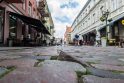 Sutvarkys: Vilniaus gatvėje pakeitus požemines komunikacijas, bus iš naujo paklotas tašytų akmenų grindinys.