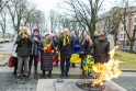 Pagerbė: prie Nežinomo kareivio kapo Ukrainos vėliavos spalvomis pražydo ambasadoriaus (centre) ir karo atašė (pirmas iš dešinės) atneštas gėlių krepšelis. 