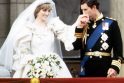 Princesė Diana su vyru Čarlzu jų vestuvių dieną 1981 m.