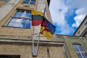 Kontrastas: per kelis mėnesius lietuviška trispalvė suplyšo, o Ukrainos vėliava vis dar sveika, nors iškelta pernai vasarį.
