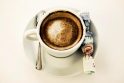 Mokslininkai paaiškino kavos dėmių fiziką