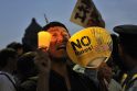 Japonijos parlamentą apjuosė protestuotojų „gyvoji grandinė“