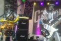 Metalą grojantys robotai sudrebino Frankfurto muzikos mugę