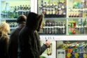 Gyventojai prašo uždaryti alkoholiu prekiaujančią parduotuvę