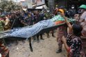 Bangladeše sugriuvusio fabriko aukų skaičius perkopė 650
