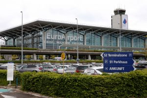 Dėl saugumo priežasčių evakuotas prie Prancūzijos ir Šveicarijos sienos esantis oro uostas