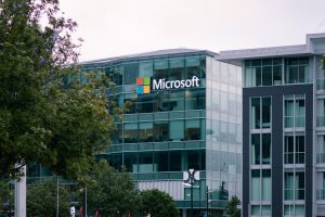 „Microsoft“ pelnas per metus išaugo dešimtadaliu