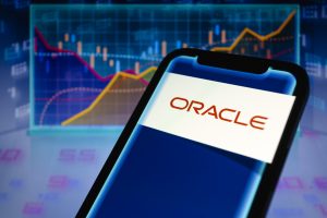 „Oracle“ įsipareigojo į debesų kompiuteriją ir DI Ispanijoje investuoti 1 mlrd. JAV dolerių