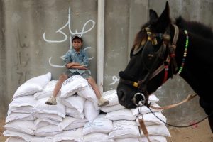 Izraelis nutraukia ryšius su pagalbos palestiniečiams agentūra