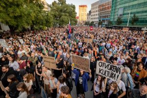 Tūkstančiai slovakų protestavo prieš kultūros ministrę