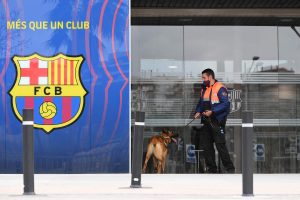 Per kratas klubo „FC Barcelona“ biuruose sulaikyti keli asmenys