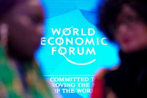 Davose laisvosios prekybos šalininkai nerimavo dėl karo ir klimato kaitos