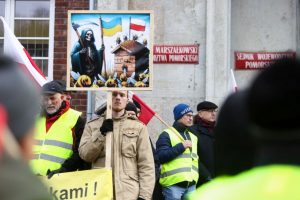 Lenkijos ir Ukrainos sienos blokada stiprėja: ūkininkų protestas pratęsiamas