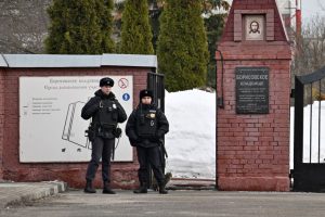 A. Navalno laidotuvės: katafalkų vairuotojai atsisako vežti palaikus, į kapines įleidžia tik su pasu