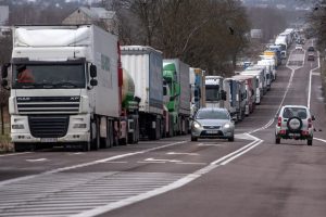 Lenkijos vežėjai neketina nutraukti sienos su Ukraina blokados per šventes