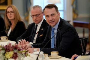 Lenkijos ministras: jei Ukraina pralaimės, tai bus JAV Atstovų rūmų pirmininko kaltė