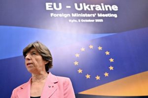 Prancūzų ministrė: Rusija gali nesitikėti, kad ES pavargs padėti Ukrainai