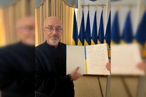Ukrainos gynybos ministras sako įteikęs atsistatydinimo pareiškimą