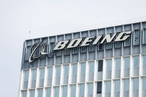 Federalinė aviacijos administracija rekomenduoja patikrinti daugiau „Boeing“ modelių