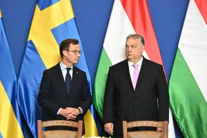 Švedų premjeras lankosi Vengrijoje prieš svarbų balsavimą dėl Stokholmo narystės NATO