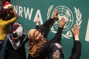 JAV žiniasklaida: UNRWA darbuotojai dalyvavo spalio 7 d. grobimuose ir žudynėse