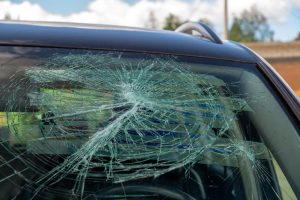 Panevėžyje – chuliganiškas vyro elgesys: apgadino tris automobilius