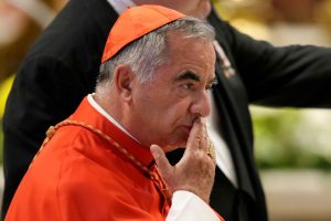 Vatikano teismas nuteisė kadaise įtakingą kardinolą kalėti: kaltinamas turto iššvaistymu