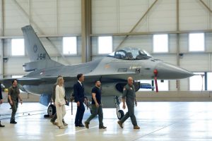 Ministrė: Nyderlandai pirmuosius naikintuvus F-16 Ukrainai pristatys kitais metais