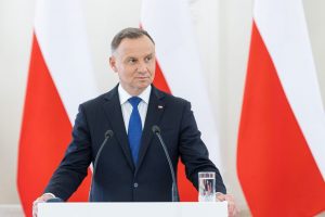 Lenkijos prezidentas su J. Stoltenbergu aptarė Rusijos raketos įsibrovimą į šalies oro erdvę