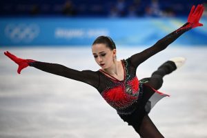 Be diskvalifikuotos K. Valijevos Rusijos čiuožėjų komandai liko tik olimpinė bronza
