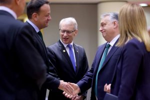 Ch. Michelis: ES lyderiai pasiekė susitarimą dėl 50 mlrd. eurų ilgalaikės paramos Ukrainai
