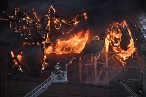 Didžiausiame Švedijos pramogų parke kilo didelis gaisras