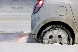 Aplinkosaugininkai dėl šaltų orų dar netikrina automobilių taršos