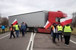 V. Zelenskis: Lenkijos blokada prie bendros šalių sienos rodo solidarumo eroziją