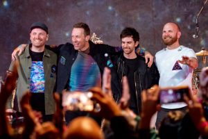 „Coldplay“ koncertas Malaizijoje gali būti sustabdytas: papiktino grupės palaikymas LGBTIQ