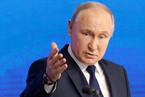 V. Putinas: Rusijos kariai laiko pozicijas Rytų Ukrainos Avdijivkos pakraščiuose