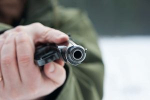 Vilniaus rajone per nuomininkų ir savininkės konfliktą – šaudymas ir smurtas