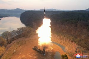 Šiaurės Korėja teigia išbandžiusi naują hipergarsinę raketą