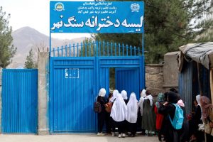 Afganistane – nauji mokslo metai, bet mergaitėms klasių durys vis dar užvertos